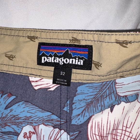 Patagonia 🌺 Board Shorts Mens Size 32 Wavefarer Printed Floral Palm Hawaiian - Picture 4 of 6